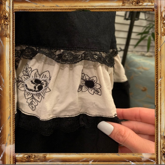 🚨Final Sale 🧚♀️Tripp NYC Skull Floral Lace Tiered Mini Skirt - Picture 15 of 16